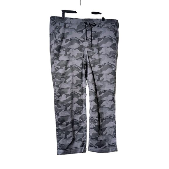 Torrid NWT Weekend Mid-Rise Straight Stretch Twill Camo Cadet Grey 2R (2X) - Picture 11 of 11